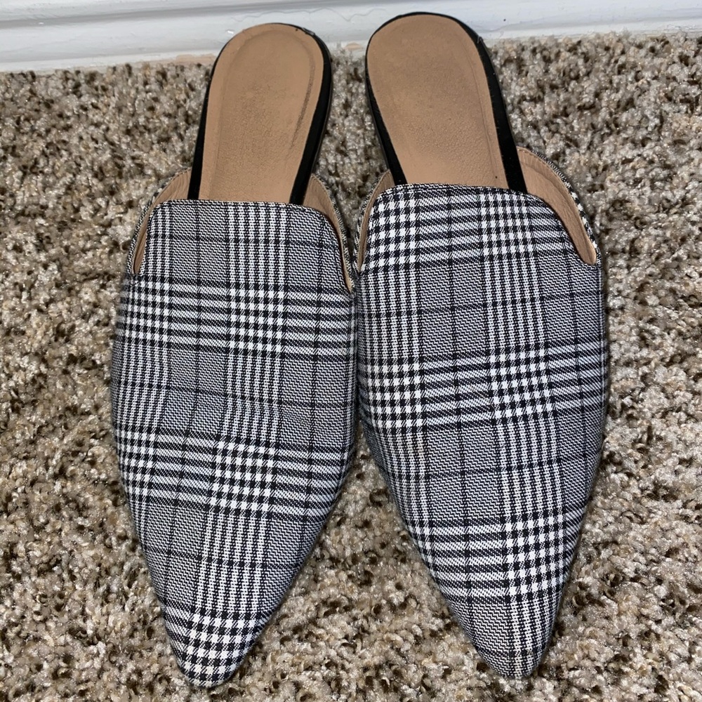 Flat mules